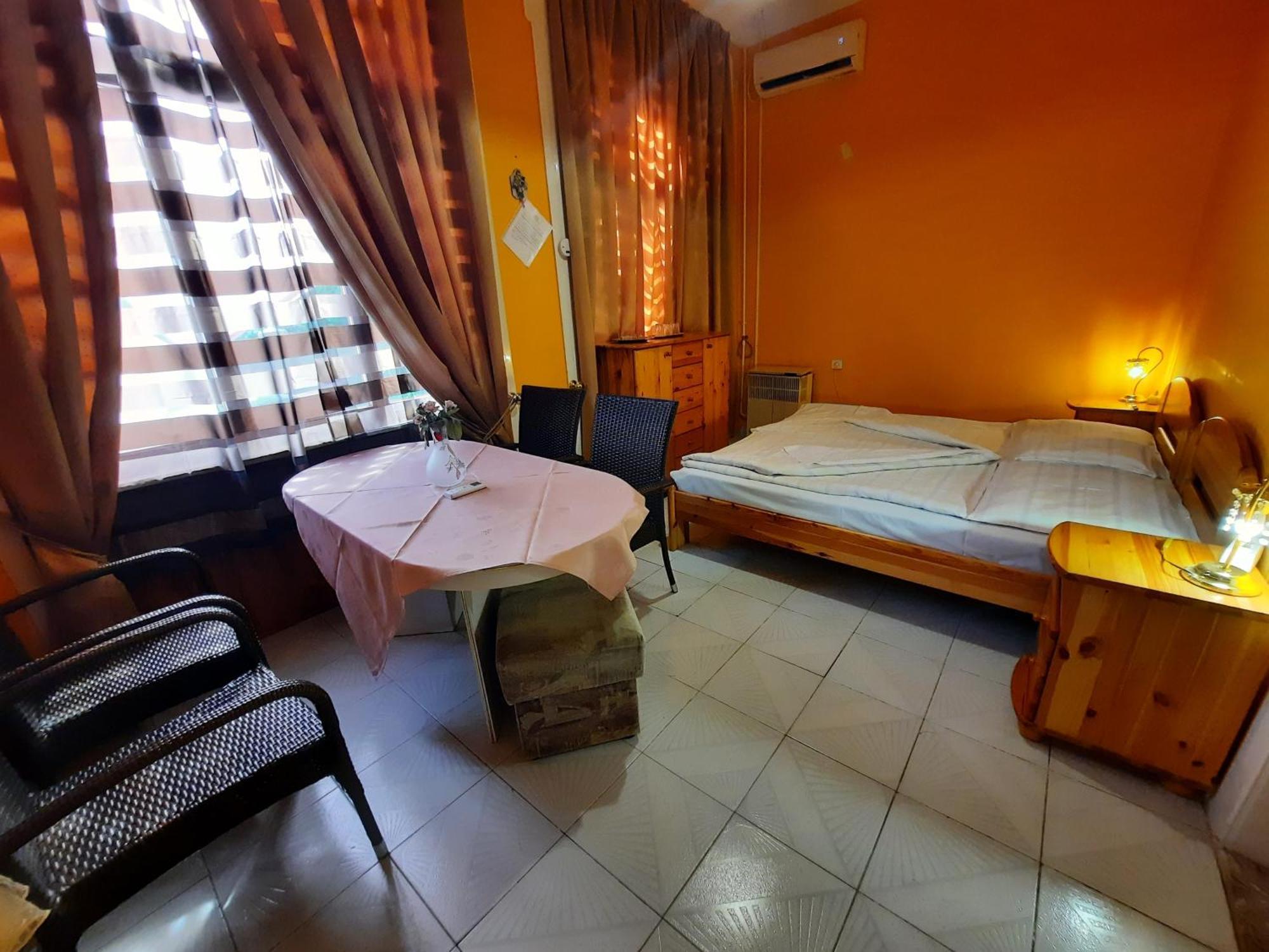 Gloria Apartman Gyula Exterior photo